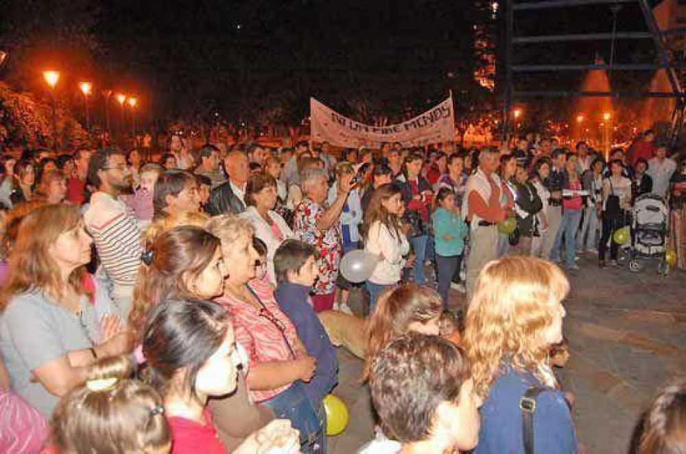 Concentraci�n en la plaza para pedir justicia por la muerte de Sof�a Viale 