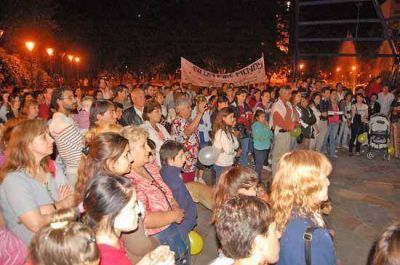 Concentraci�n en la plaza para pedir justicia por la muerte de Sof�a Viale 