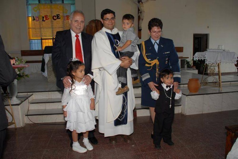 Pte. Per�n - Regueiro fue padrino de tres ni�os junto a la edec�n de la Presidenta Cristina Fern�ndez de Kirchner