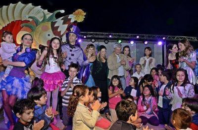M�s de 400 chicos disfrutaron la obra �Los descuentos de Yoy�