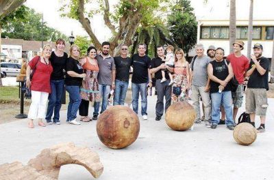 Los escultores del partido de Tigre mostraron todo su arte al aire libre