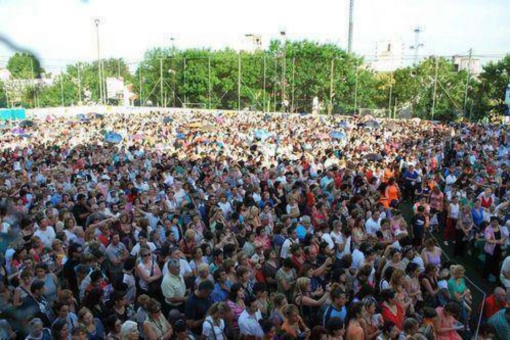 Una multitud presenci los milagros del Padre Ignacio en San Martn