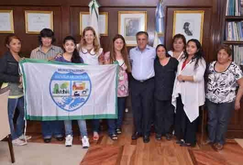 El municipio subsidi� viaje de escolares