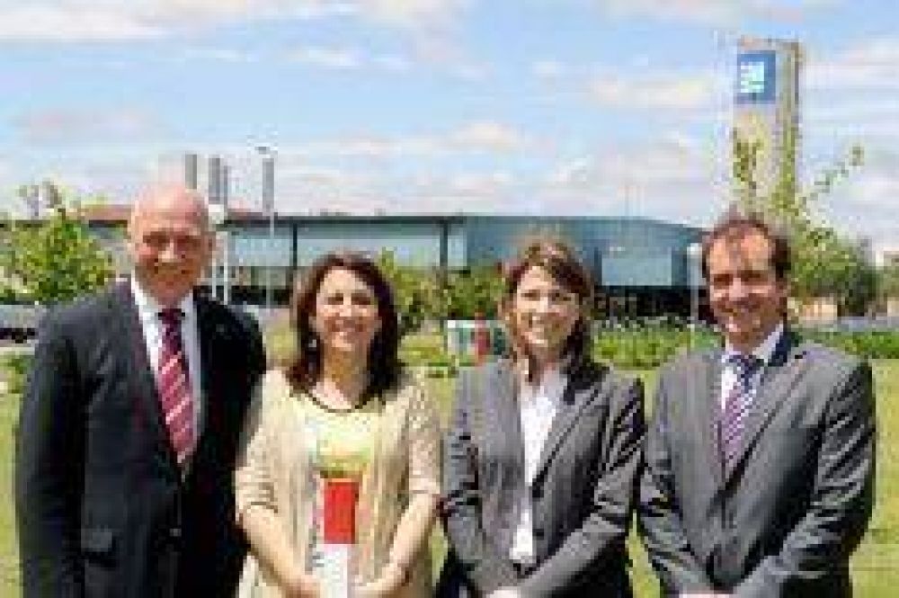 Bonfatti visit� la planta de General Motors, en Alvear