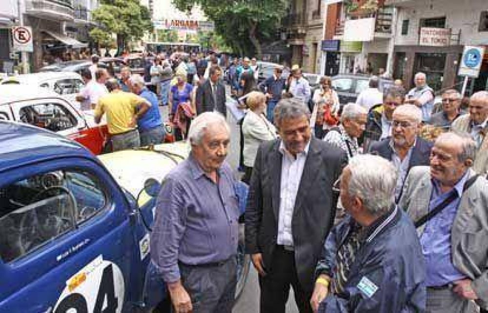 El Intendente Ferraresi particip� de la largada de las �Mil Millas� en Avellaneda