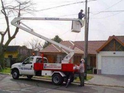 Colocan luces en Lomas Este para aumentar la seguridad