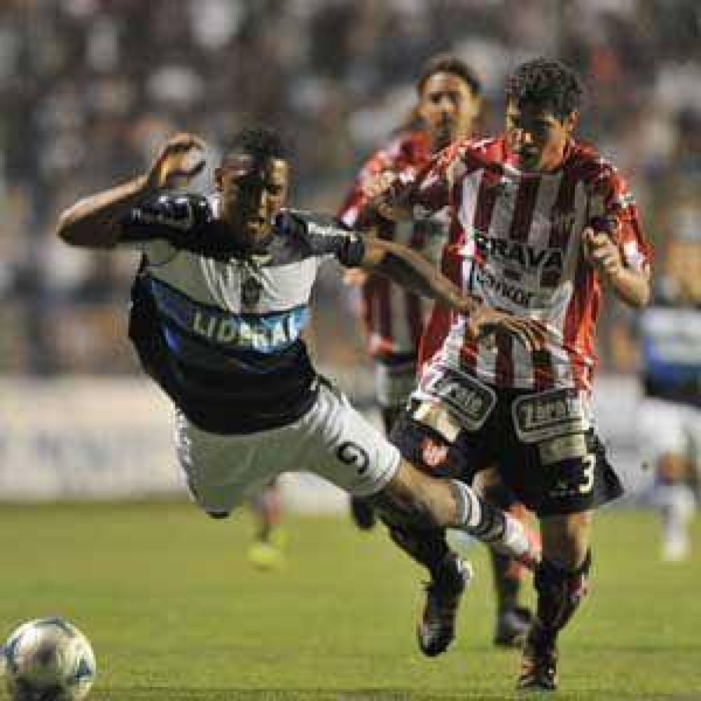 Dos penales fall� el Lobo, uno de su arquero e igual� en intenso 0-0