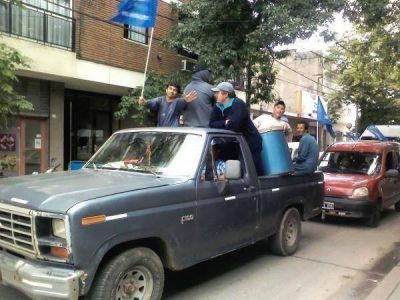 Trabajadores de ATE realizaron una caravana por la ciudad