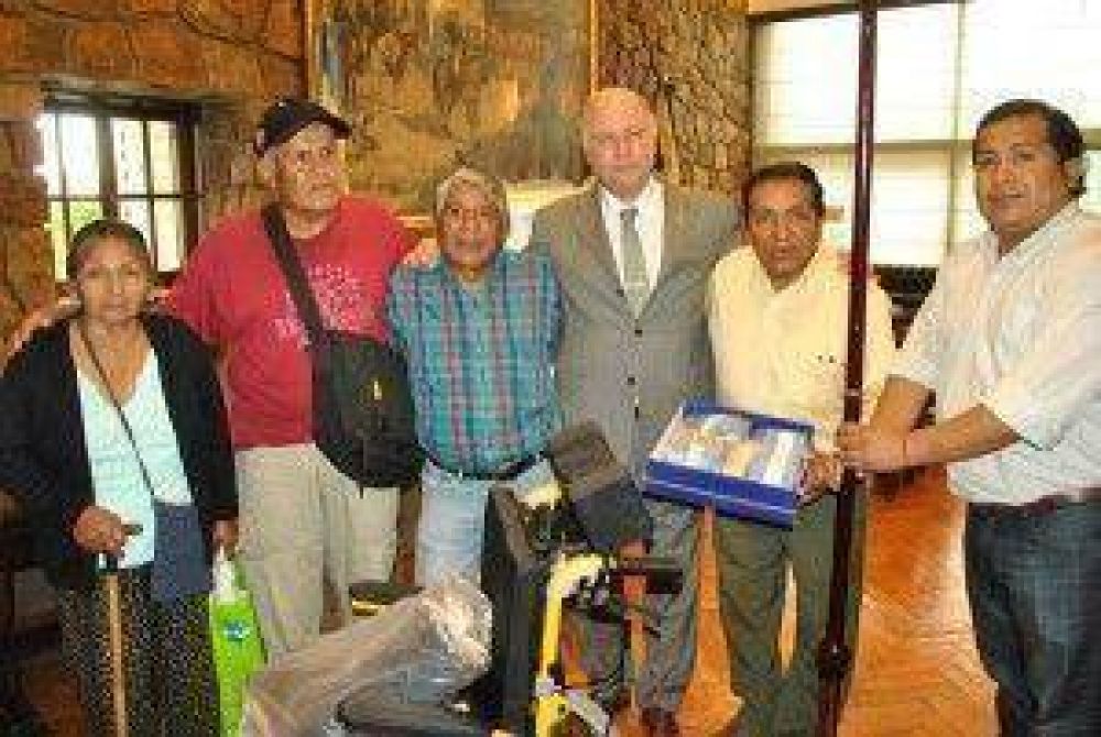 Jenefes entreg� varias donaciones
