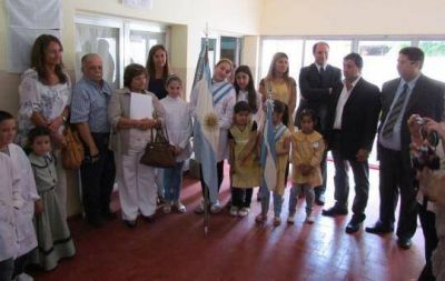 Se inaugur� una biblioteca p�blica en Agustina 