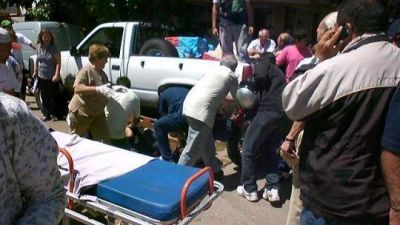 Una camioneta mal estacionada provoc� un accidente en el centro