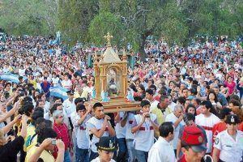 Conmovedora demostraci�n de fe a la Virgen de Sumampa