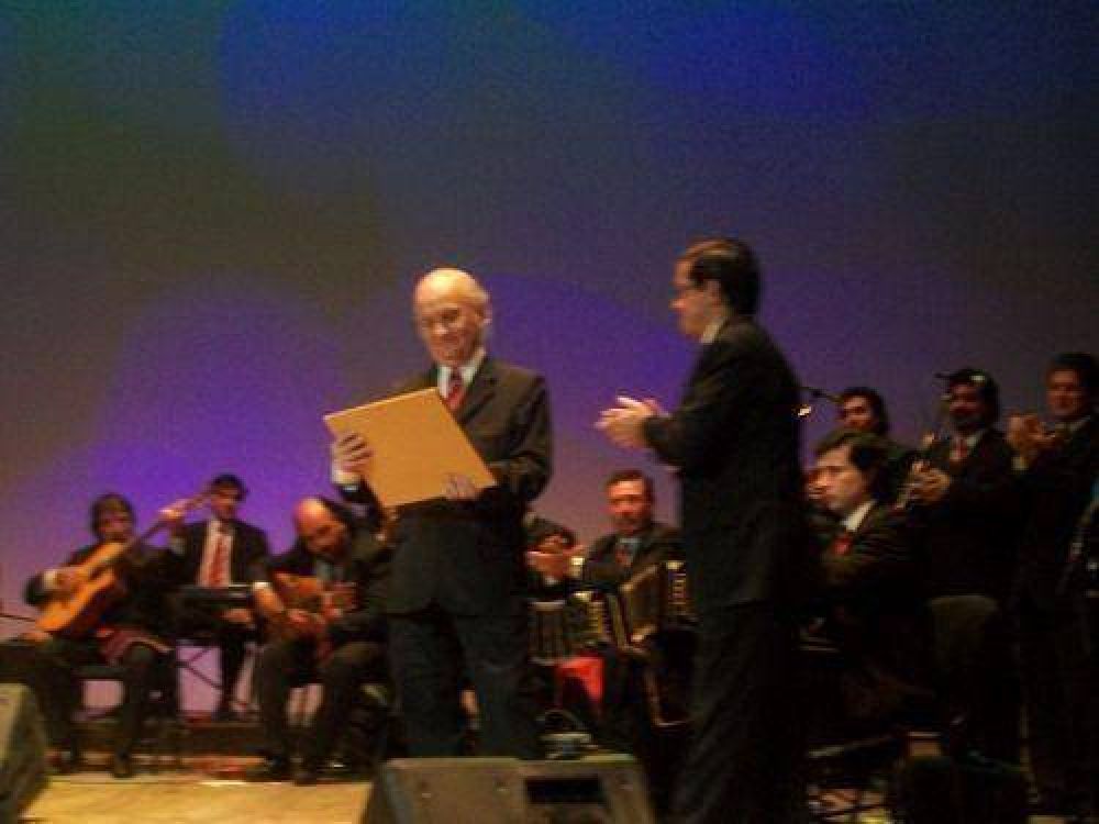 El Vicegobernador particip� de la celebraci�n del 40� aniversario de la Orquesta Folcl�rica 
