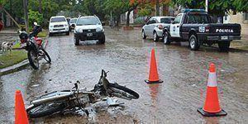 Choque entre motos con heridos leves