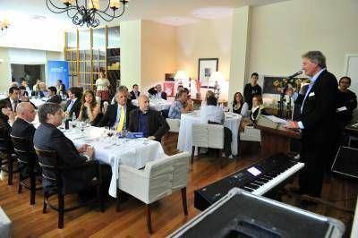 Buzzi presidi� una premiaci�n de Aerol�neas Argentinas
