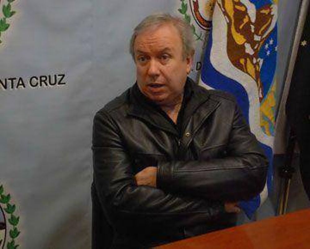 El gobernador rechaz� acusaciones y ratific� llamado a extraordinarias