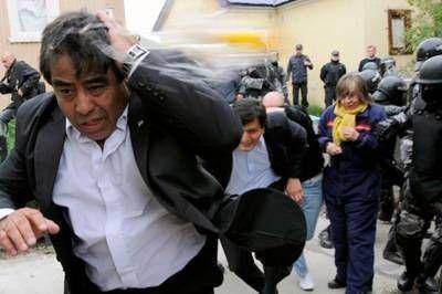Diputados de La C�mpora fueron atacados a huevazos en Santa Cruz