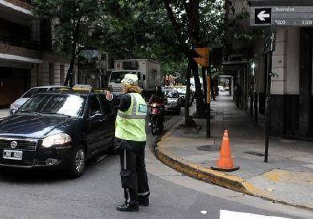 La calle Arenales con cinco sentidos de circulaci�n