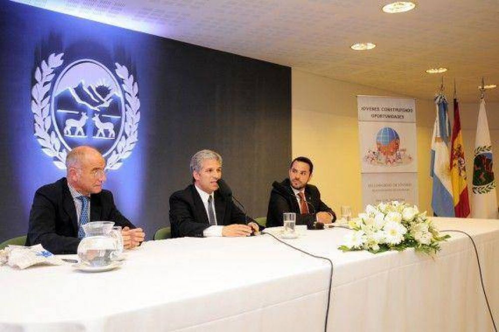 El Gobernador dio por inaugurado el VII Congreso de J�venes Descendientes de Espa�oles