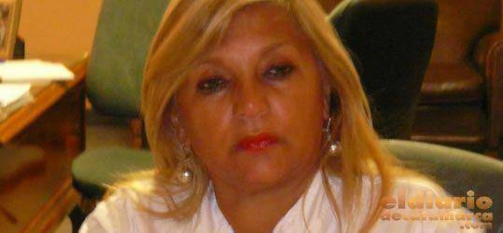 Piden la renuncia del hijo de la ministra de Educaci�n 
