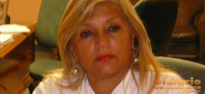 Piden la renuncia del hijo de la ministra de Educaci�n 