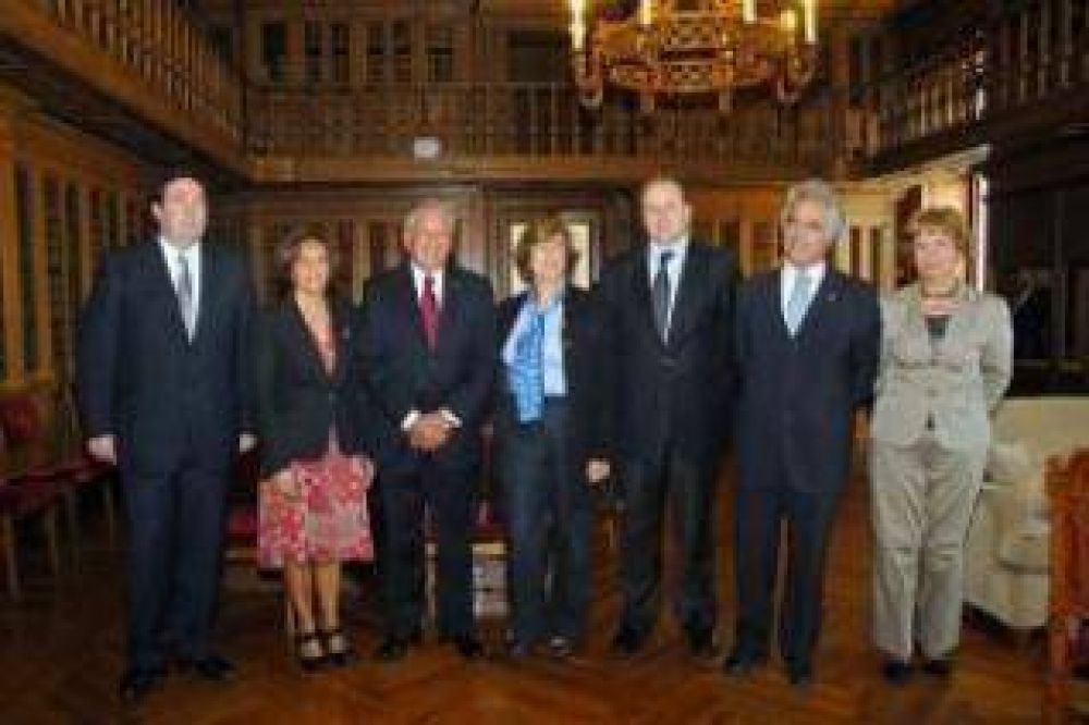 Fellner: "Los parlamentos iberoamericanos tendr�n m�s protagonismo en funci�n de la crisis financiera mundial.