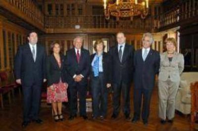Fellner: "Los parlamentos iberoamericanos tendr�n m�s protagonismo en funci�n de la crisis financiera mundial.