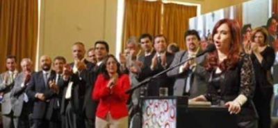 Entregan nueva unidad de �cine m�vil� para Catamarca 