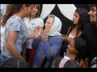 Homenajearon a una Madre de Plaza de Mayo en Los Charr�as