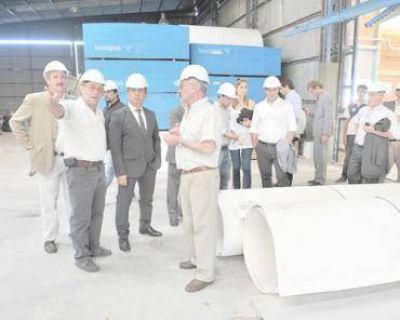 El gobernador Urribarri visit� la planta de acoplados Lambert