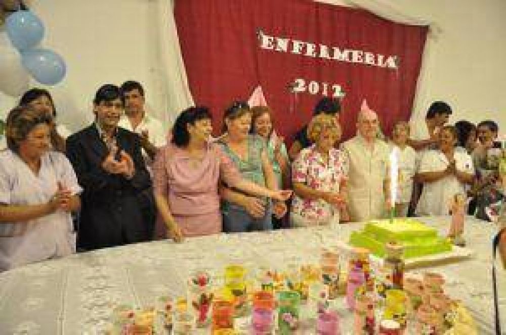 Homenaje a los enfermeros en el Pedi�trico