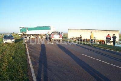  Tres muertos en un choque frontal de dos camiones en Laboulaye