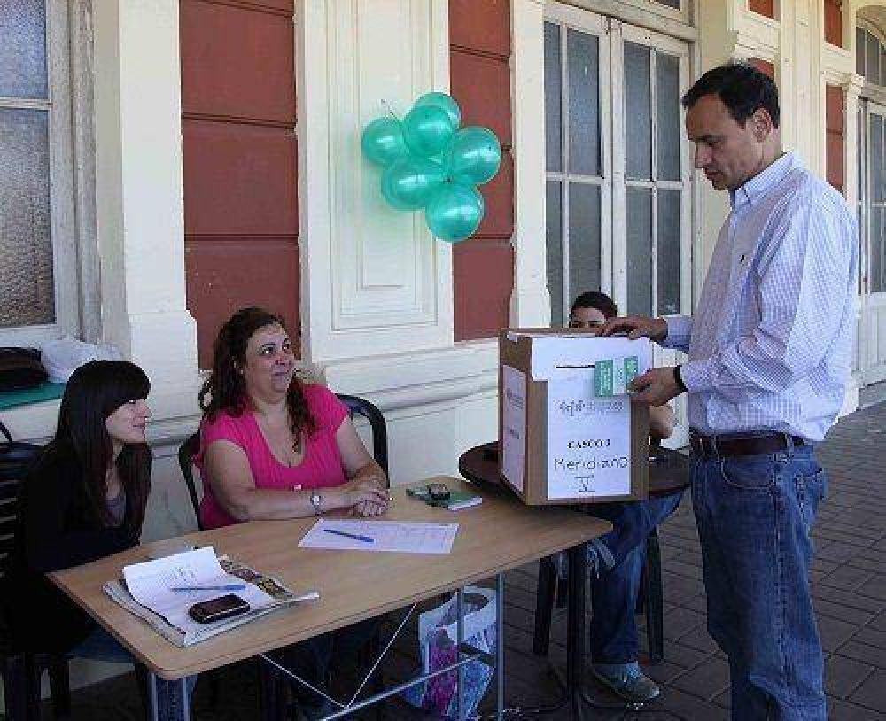 La Plata: Pablo Bruera vot� en el Presupuesto Participativo