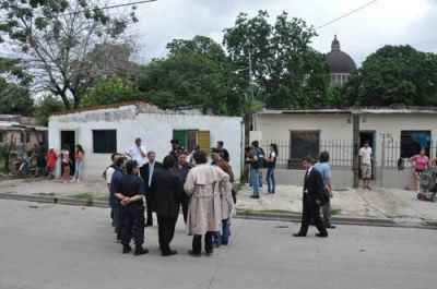 Contin�a investigaci�n por el robo de las coronas en el Santuario de la Virgen: allanamientos en Villa Tranquila