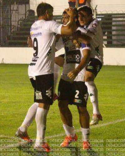 Sarmiento logr� una valiosa igualdad ante Defensa y Justicia tras comenzar perdiendo