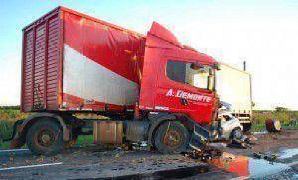 Choque y muerte de 4 personas en la ruta 11 a la altura de Mansilla