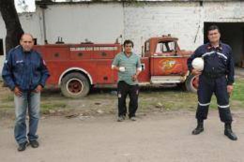 "Estaba en el piso, desesperado, me mord�an la cara hasta que me levant� y logr� escapar"