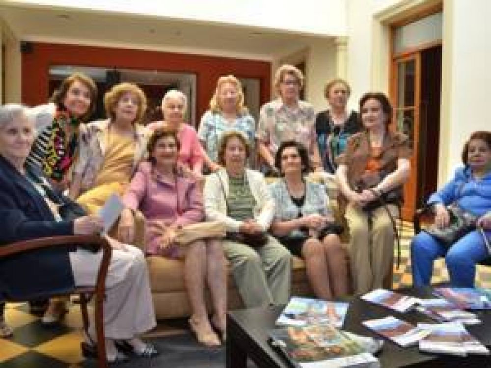Alumnas de la Baz�n festejaron sesenta a�os de egresadas
