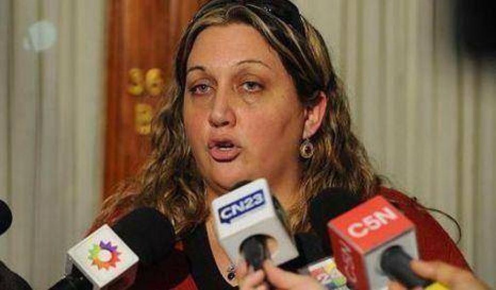 Rachid con un proyecto sobre las religiones