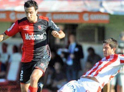 Newell�s apen�s empat� con Uni�n y la chance del t�tulo se alej� m�s