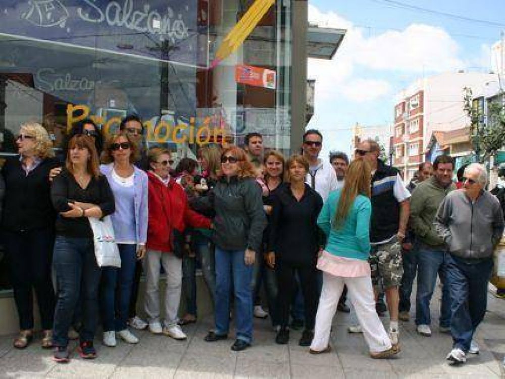 Vecinos y comerciantes denuncian que el sector comercial del Puerto es una �Zona liberada� a la delincuencia