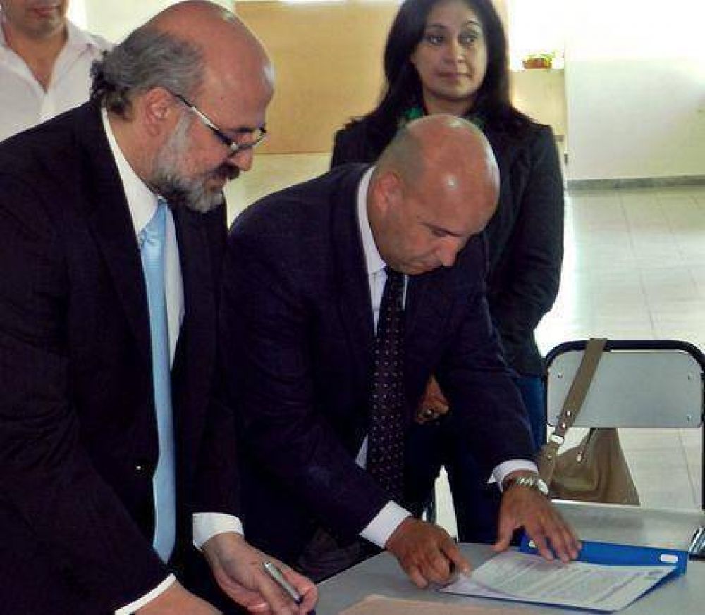 Tres mil polic�as terminar�n el secundario