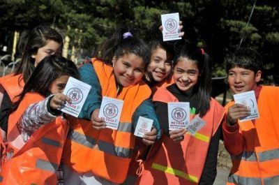 Alumnos de la Escuela 4 realizaron campa�a de concientizaci�n en Educaci�n Vial