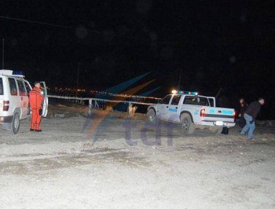 Polic�a debi� forcejear con una joven decidida a quitarse la vida en el mar