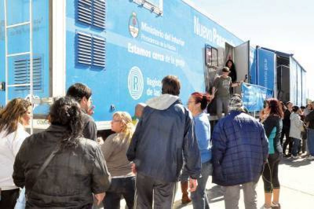 El trailer de documentaci�n concluy� su estad�a en un marco hostil y peligroso