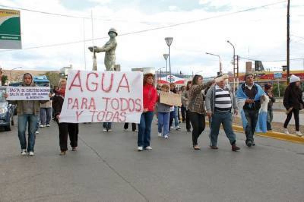 Marchas, petitorios y reuniones por el agua