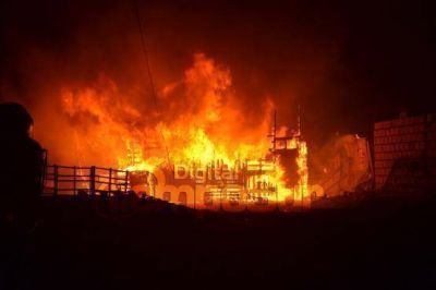 Familia pierde todo en un incendio de su precaria vivienda