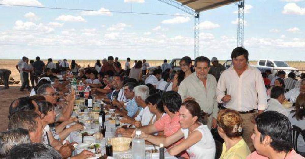 Beder Herrera almorz� con 200 productores ganaderos capitalinos