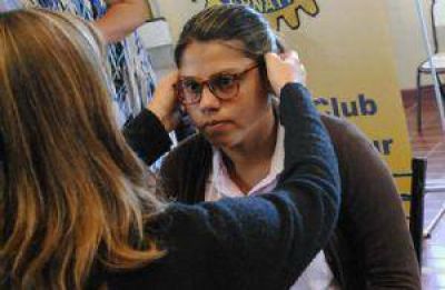 Una acci�n solidaria reparti� anteojos a chicos de Lavalle 