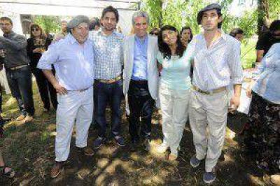 El Gobernador inaugur� una av�cola en el marco del programa Nuevas Empresas 